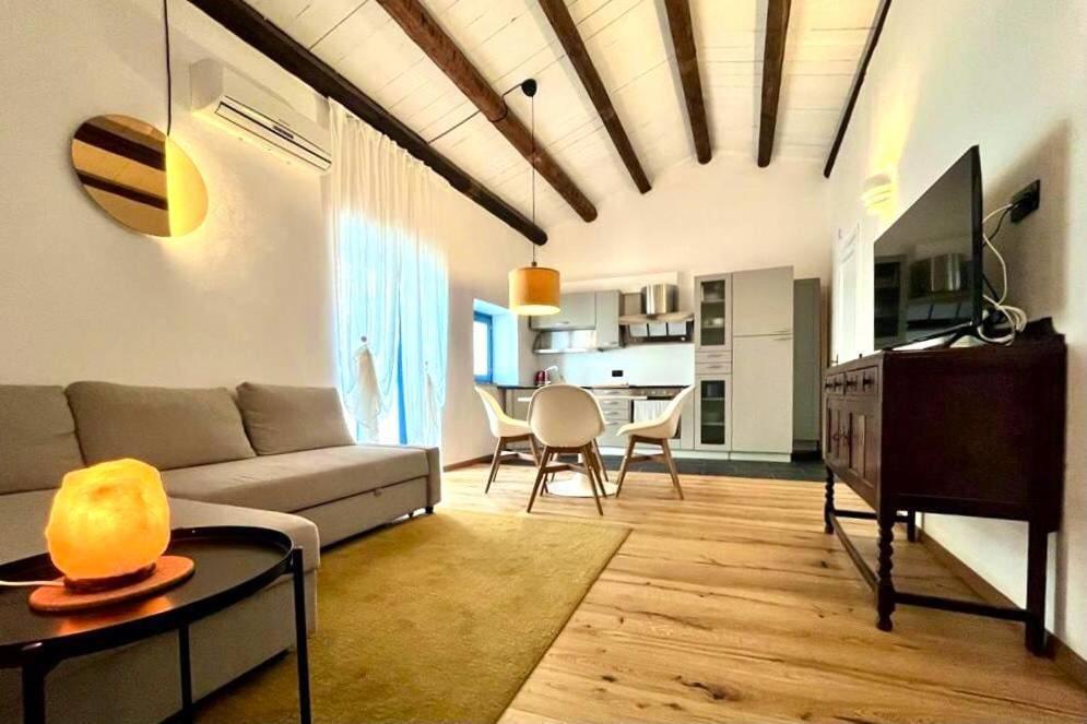 Casa De La Luz * Syracuse